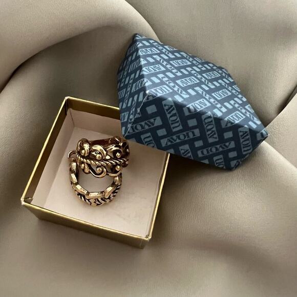 Vintage NEW Avon French Filigree Antique Gold Tone Clip On Hoops Earrings Signed - Picture 9 of 10